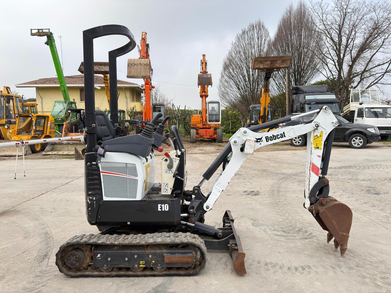 Mini escavatore BOBCAT E10 - solo 850 ore