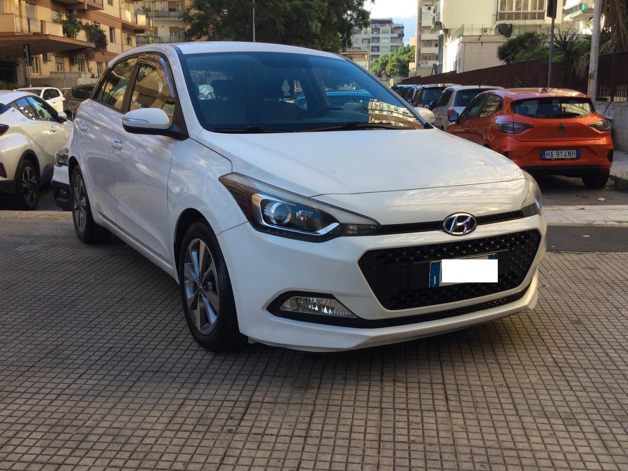 Hyundai i20 1.2 84 CV 5 porte Blackline