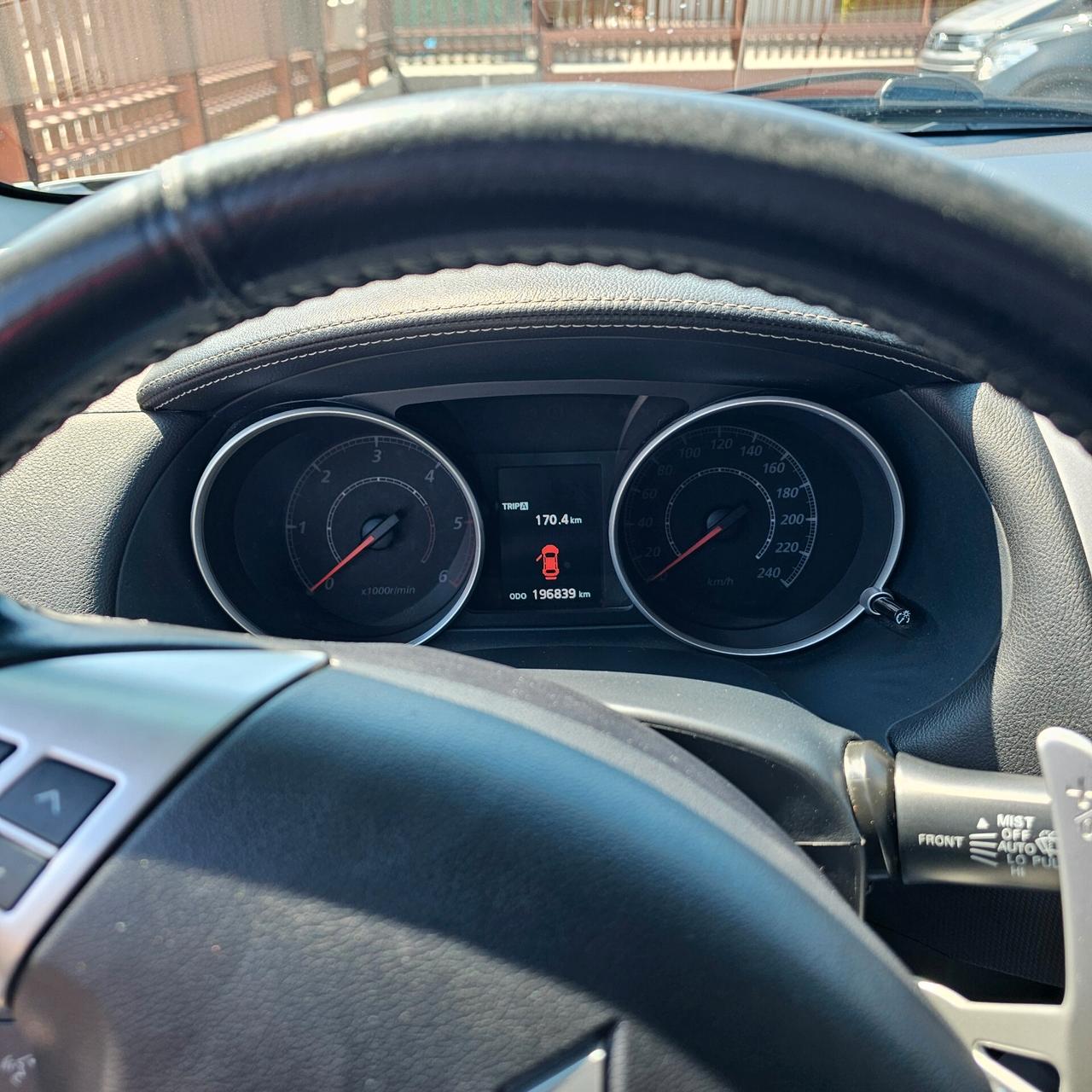 Mitsubishi Outlander 2.2 DI-D TC-SST Instyle DPF 7p