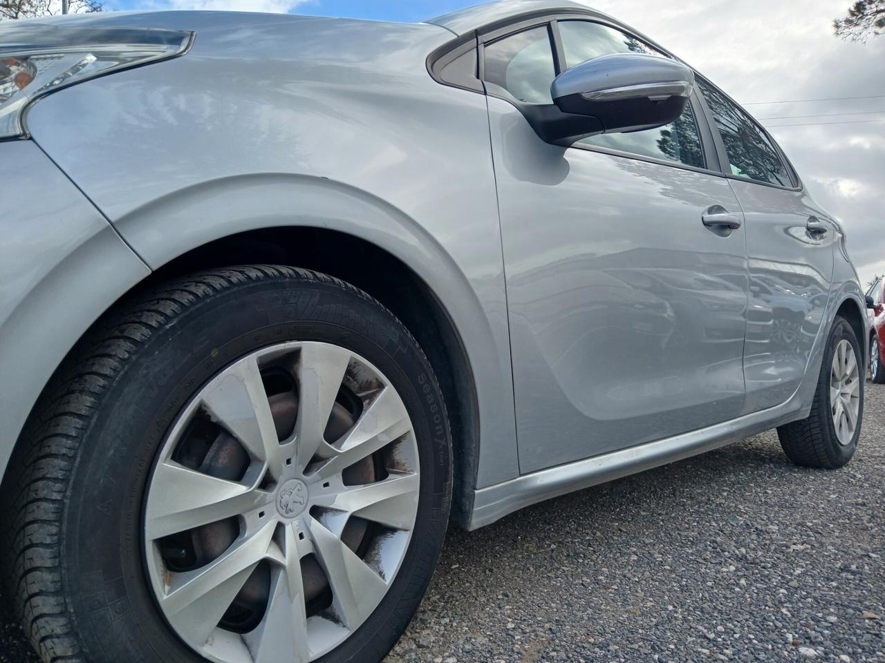 Peugeot 208 1.4 HDi 68 CV 5 porte Allure