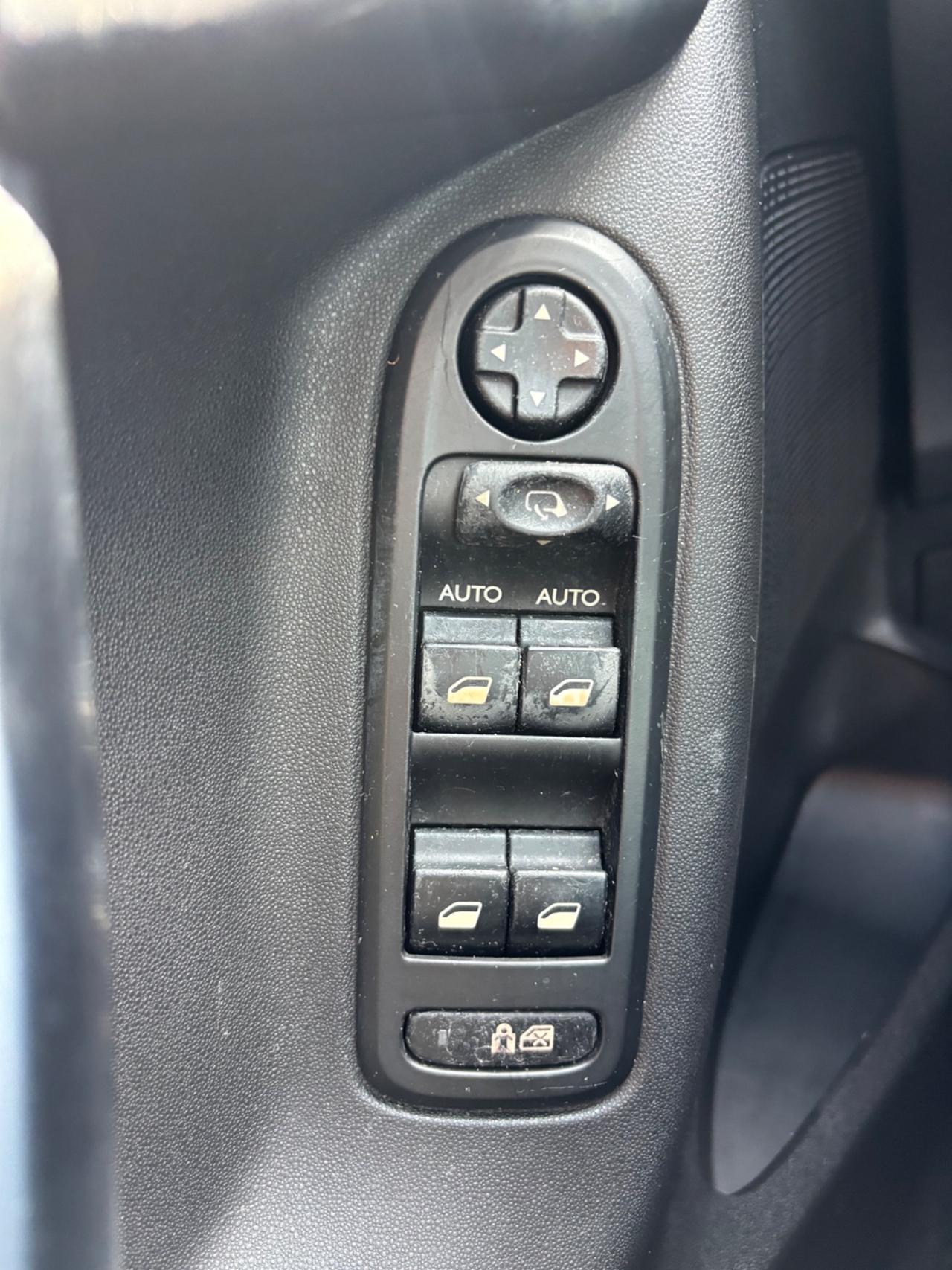 CITROEN C3 1.4 BENZ EXCLUSIVE 60.000KM