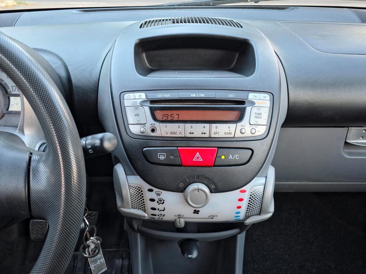 Toyota Aygo 1.0 12V CV-68 VVT-i 5 porte Sol 2009-E4 Manuale NEO