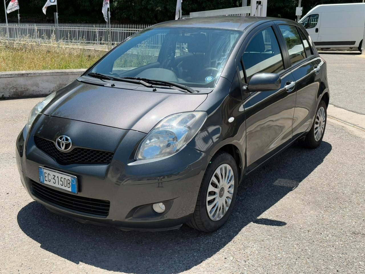 Toyota Yaris 1.0 5 porte Sol