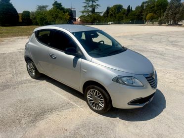 Lancia Ypsilon natural power benzina metano NEOPATENTATI