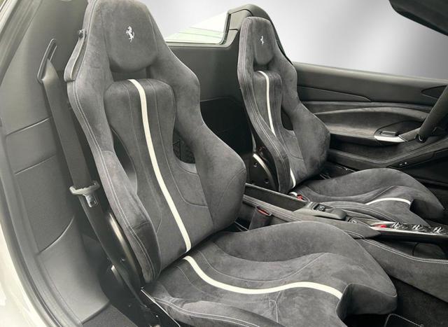 FERRARI F8 Spider "SPEDIZIONE SU RICHIESTA IN TUTTO IL MONDO"