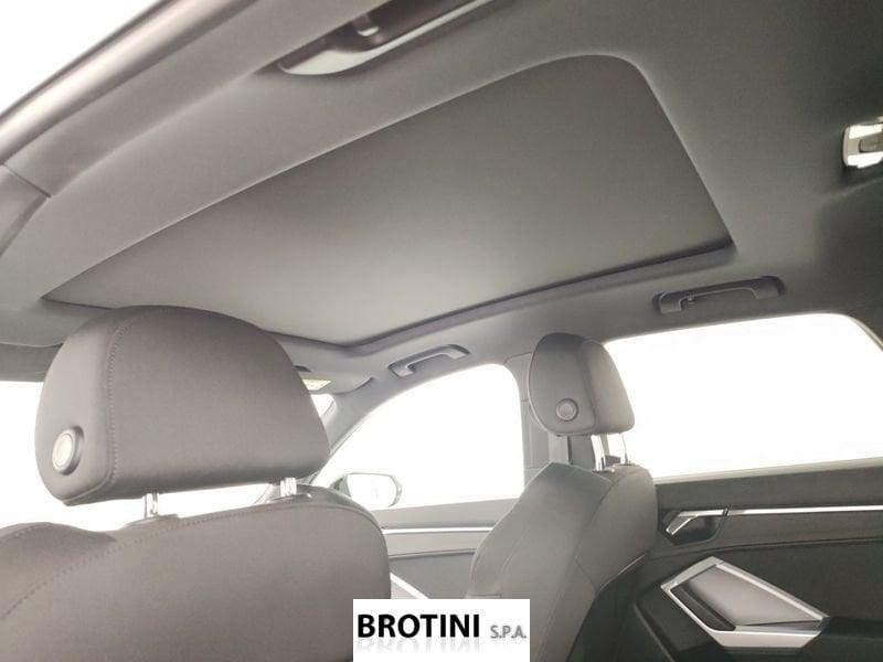 Audi Q3 35 TDI S tronic Identity Black