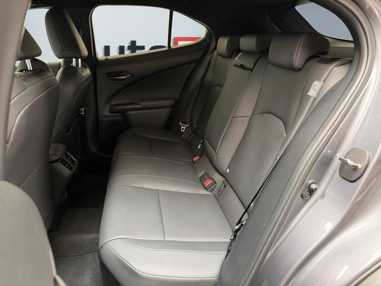 Lexus UX 250h 2.0 Midnight 2wd cvt