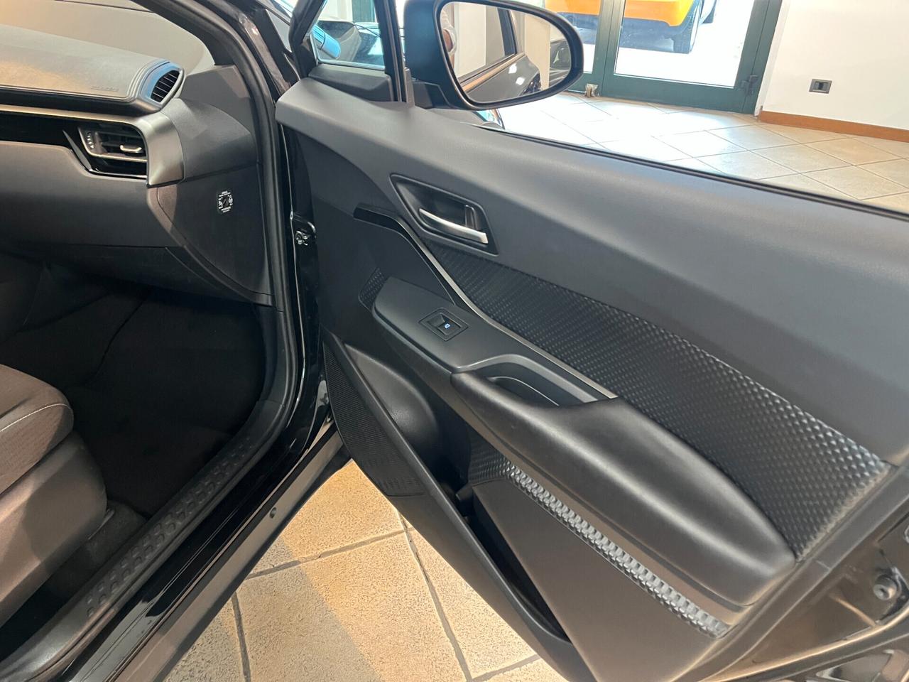 Toyota C-HR 1.8 Hybrid E-CVT Business