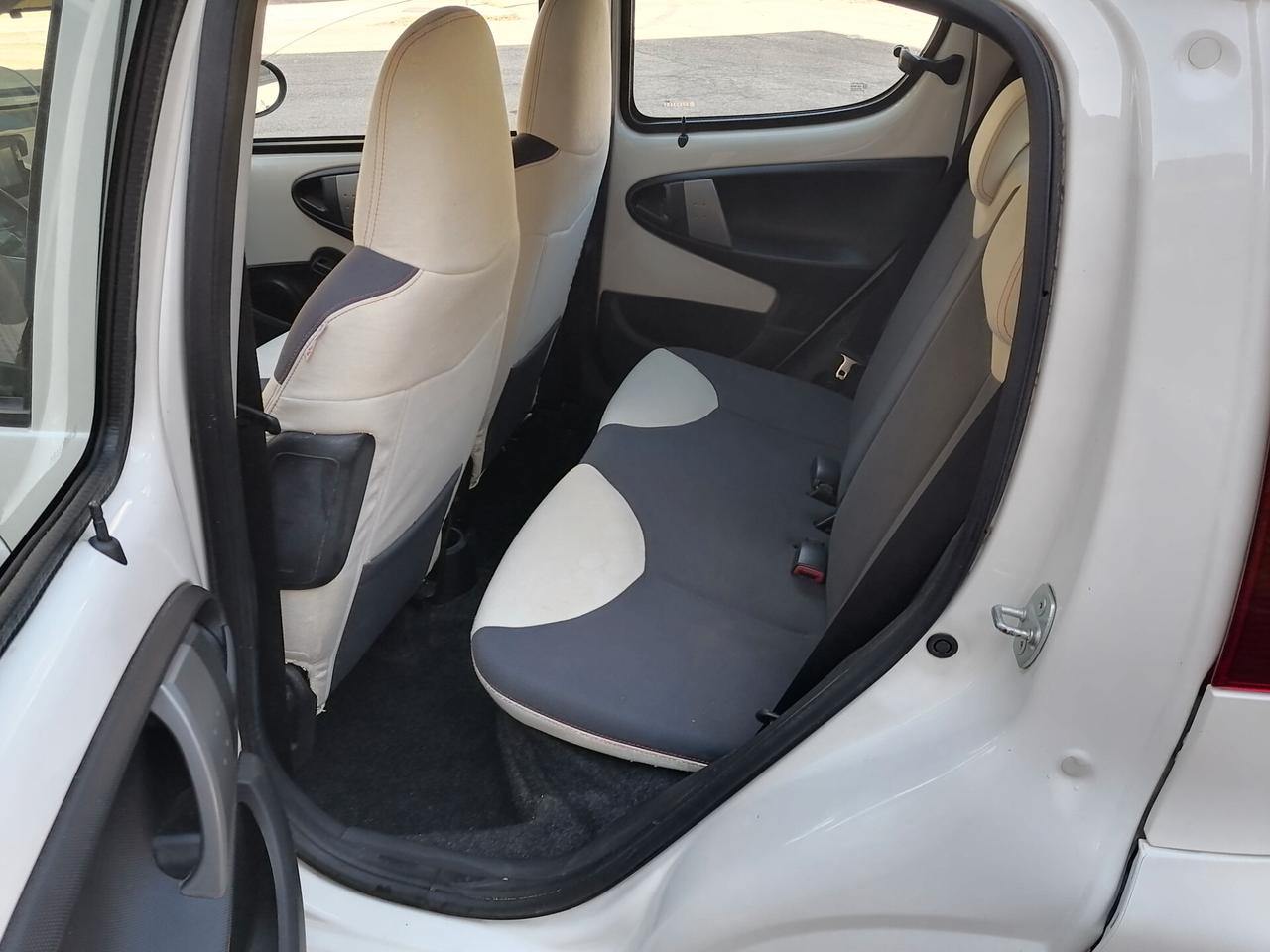 Peugeot 107 1.0 68CV 5p. Superga *SOLO 80.000 KM* 2012