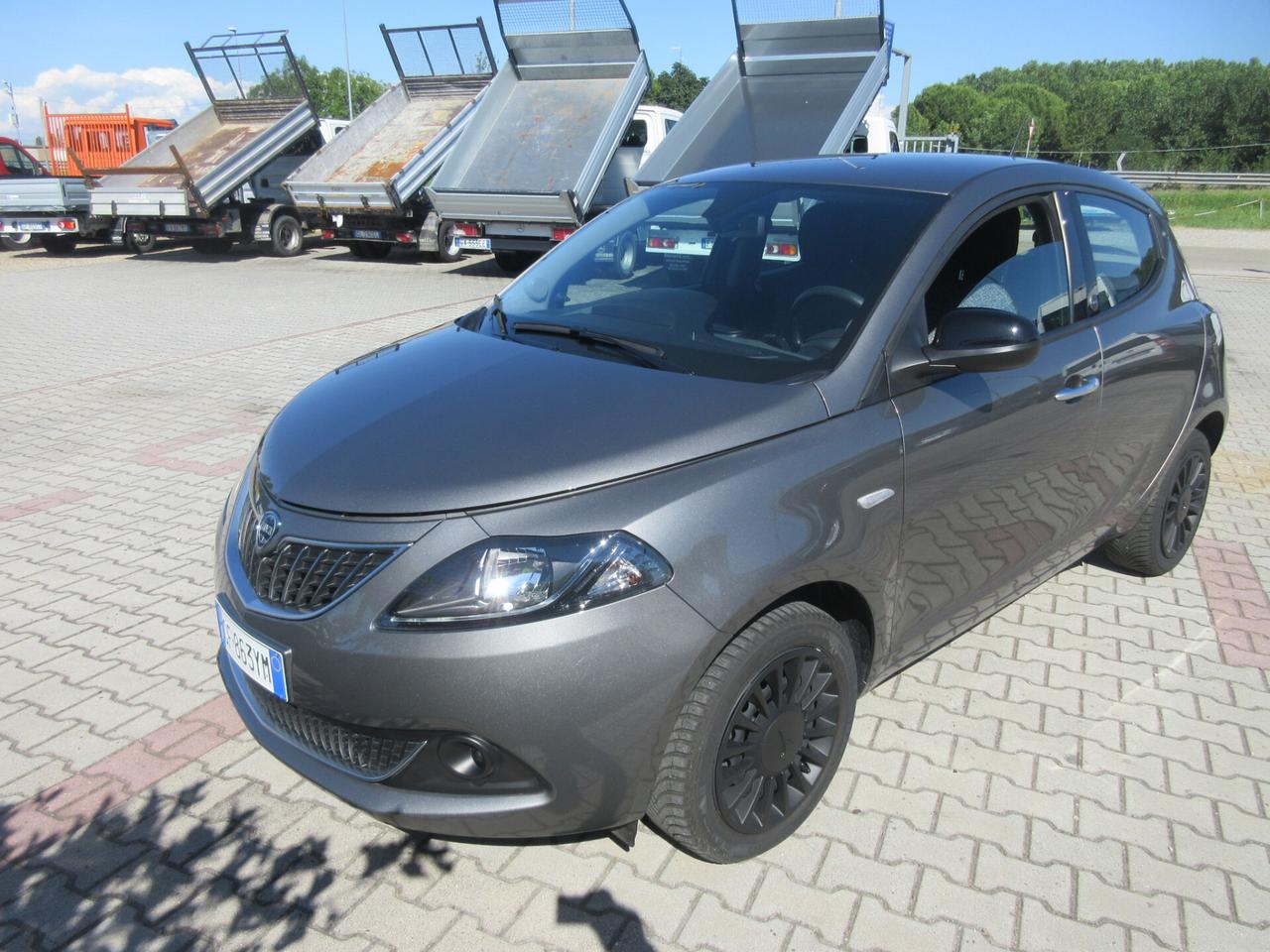 Lancia Ypsilon 1.0 FireFly 5 porte S&S Hybrid Ecochic Silver