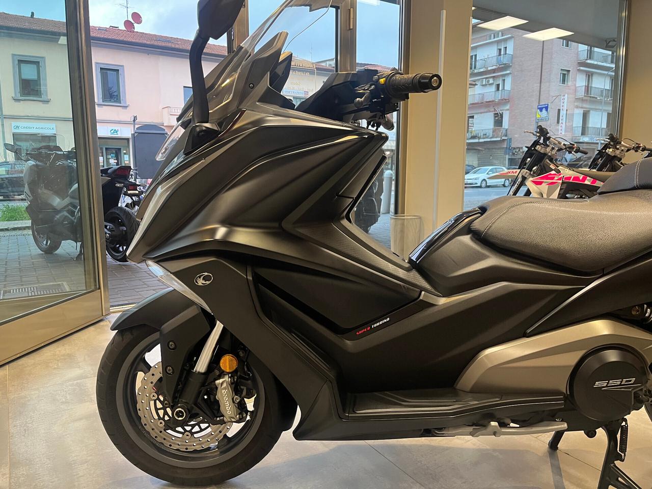 Kymco AK 550