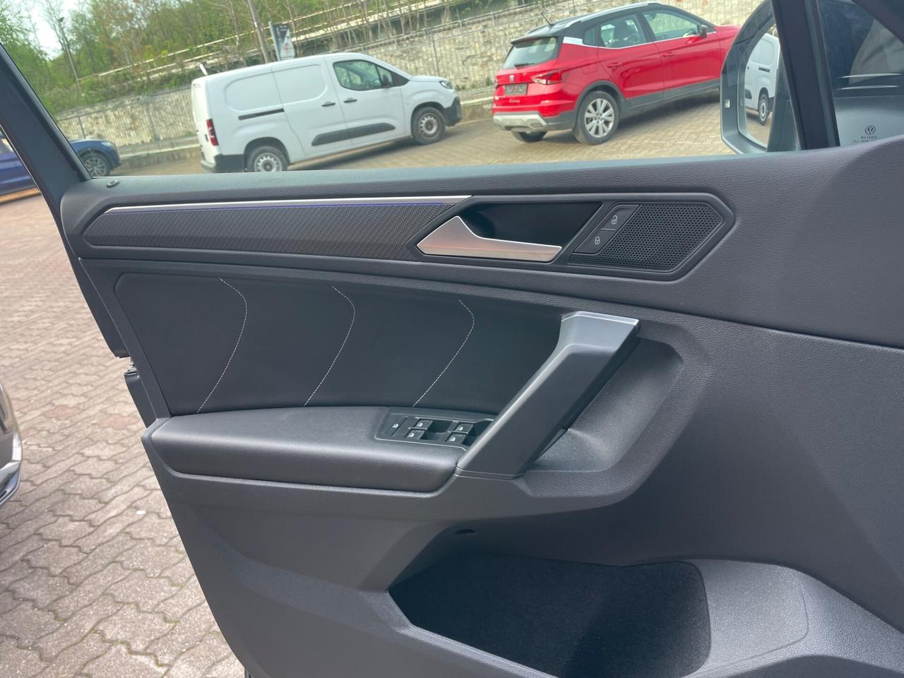 Volkswagen Tiguan 2.0 TDI 150 CV DSG R-Line Black