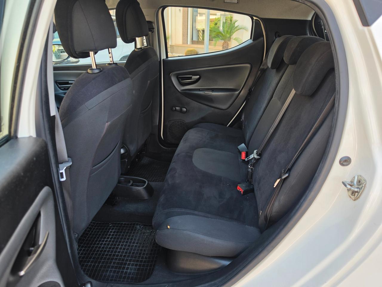 Lancia Ypsilon 1.2 69 CV 5 porte S&S Silver
