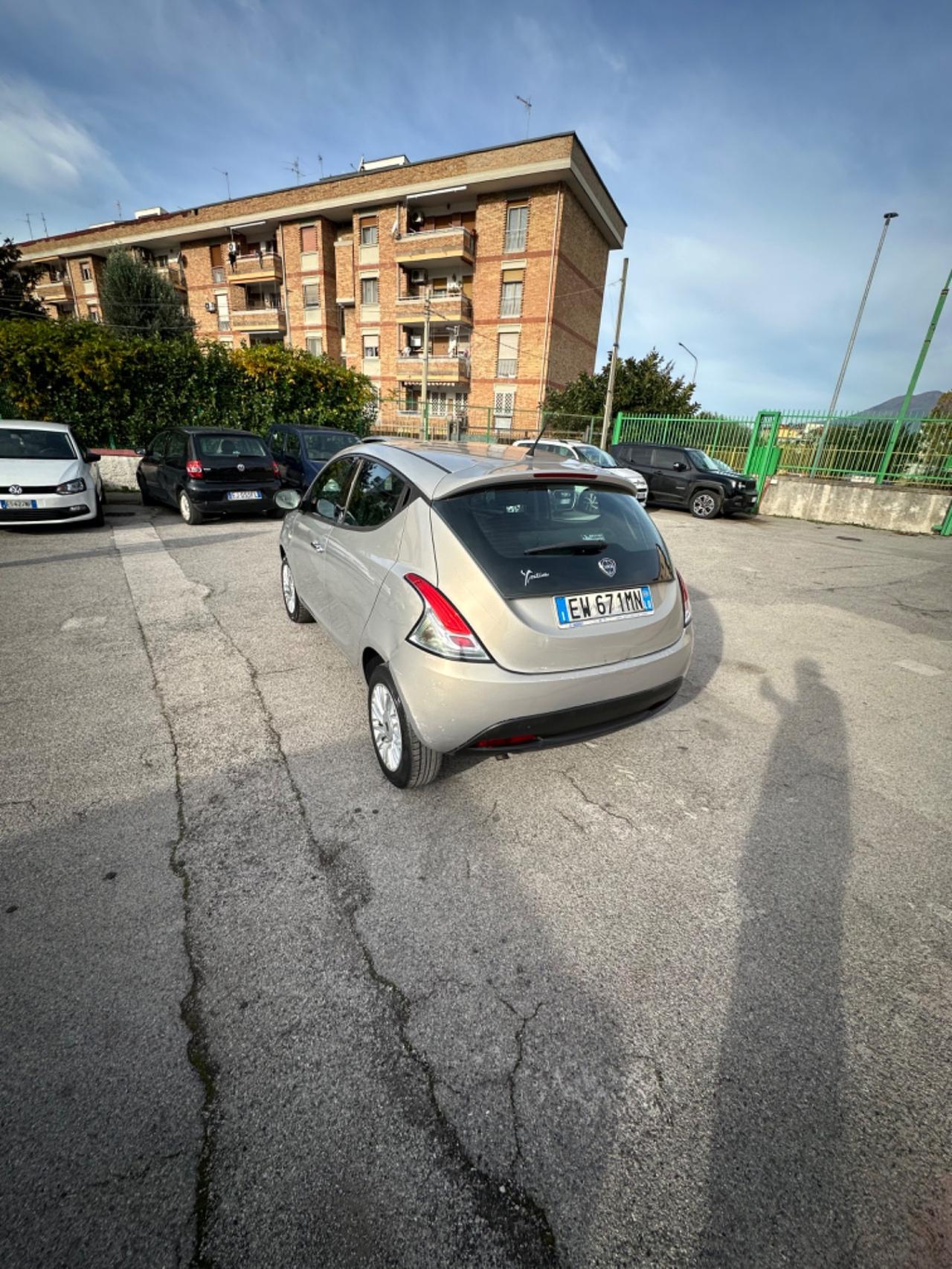 Lancia Ypsilon 0.9 TwinAir 85 CV 5 porte Metano Ecochic Gold