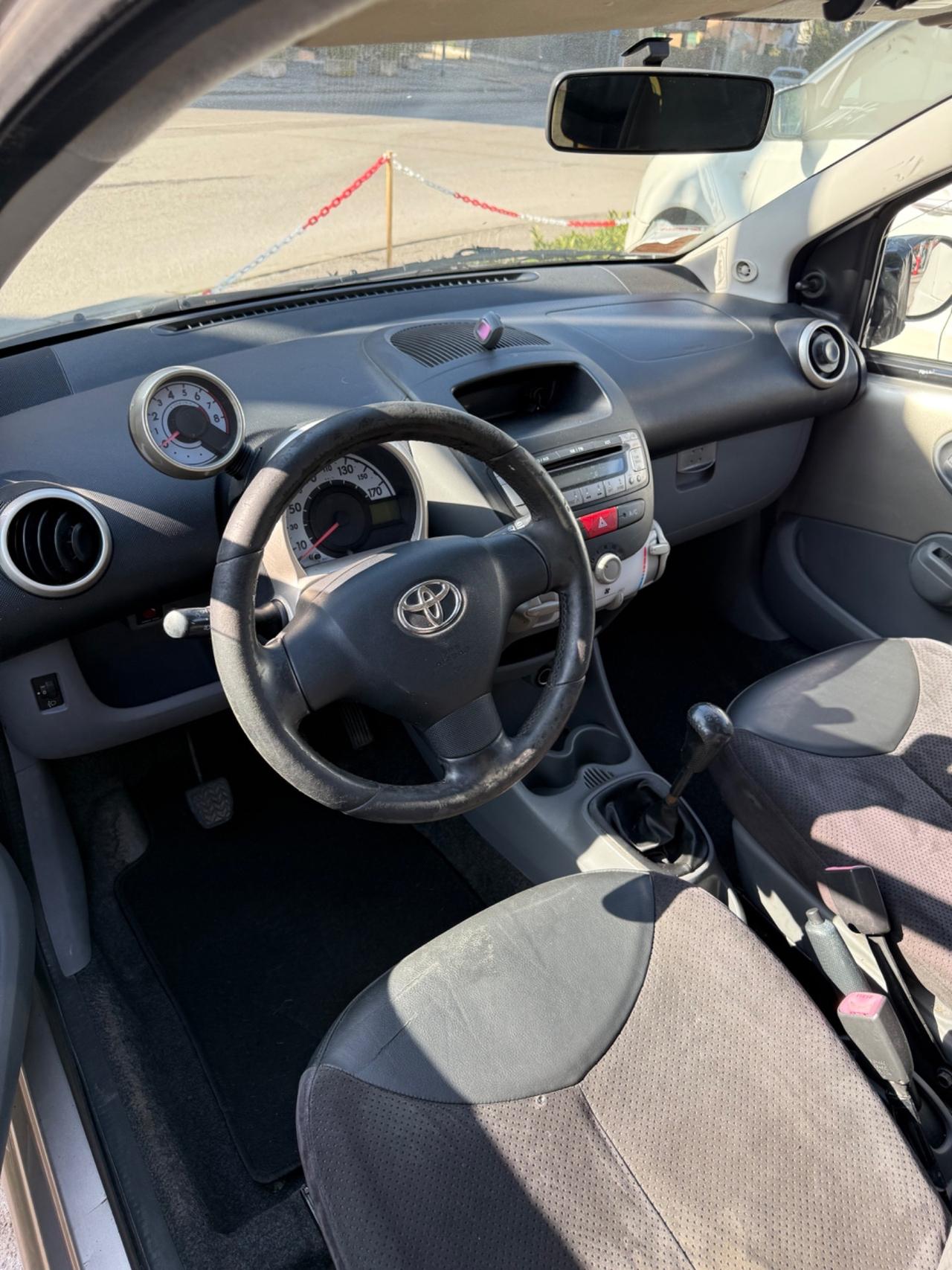 Toyota Aygo 1.0 12V VVT-i 5 porte Sol