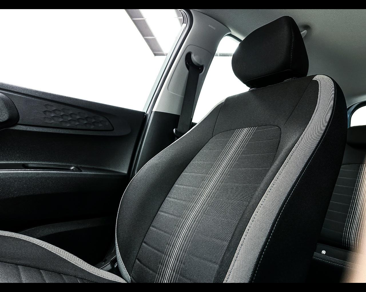 HYUNDAI i10 3ª serie - i10 1.0 MPI AT Connectline