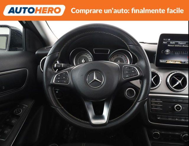 MERCEDES-BENZ GLA 180 Premium