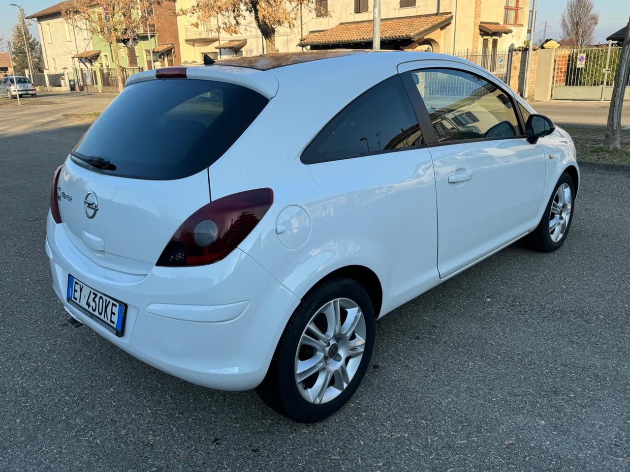 Opel Corsa 1.2 85CV 3 porte GPL-TECH b-color OK Neopatentati