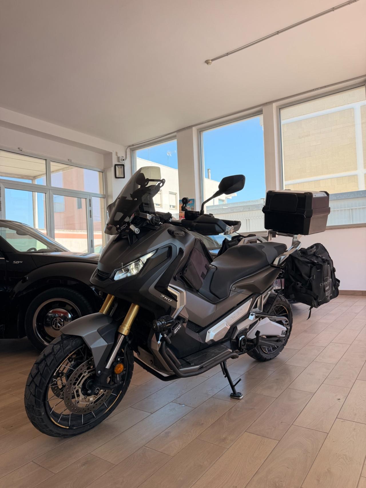 Honda X-ADV 750-2017 KEYLESS/LED/BORSE !LEGGI BENE!
