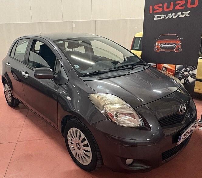 TOYOTA YARIS benzina CL 1300 CV 101 EURO 5B Km 87.106 LUCI LED garanzia 12 mesi X NEOPATENTATI