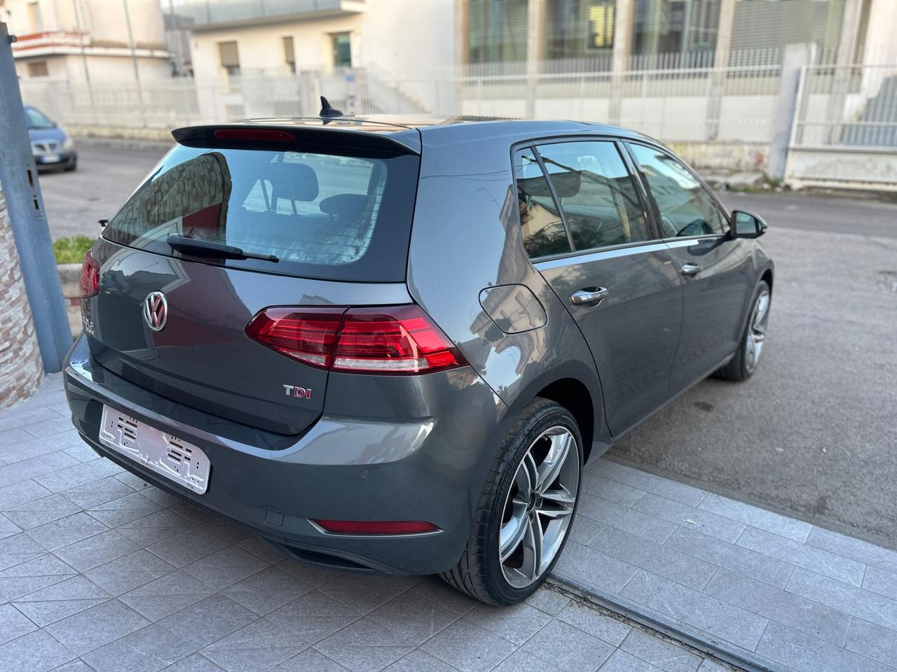 Volkswagen Golf 7.5 1.6 TDI 110 CV Highline BlueMotion-2017