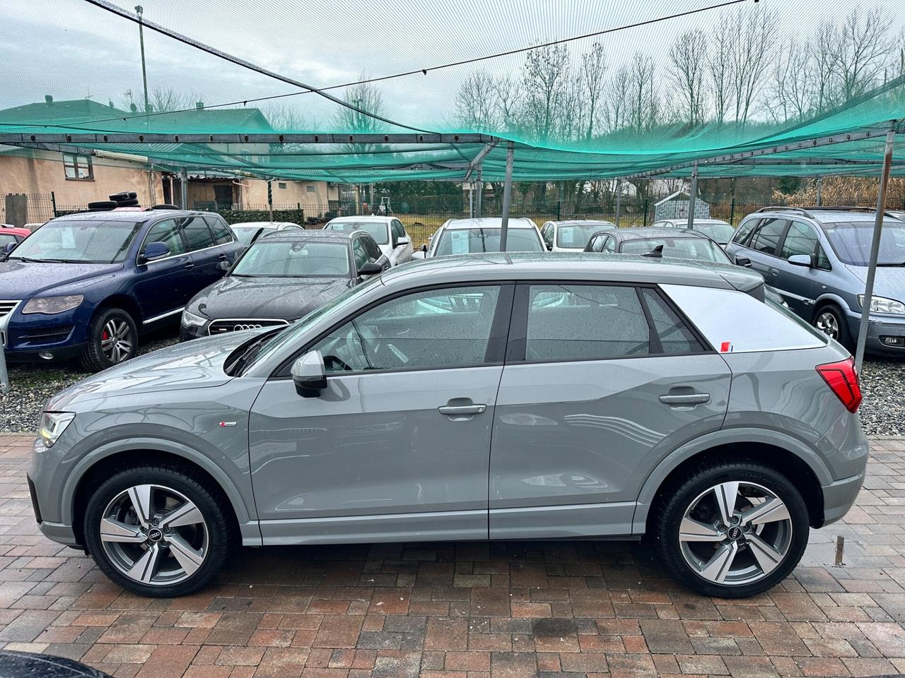 Audi Q2 35 TDI S tronic Identity Black