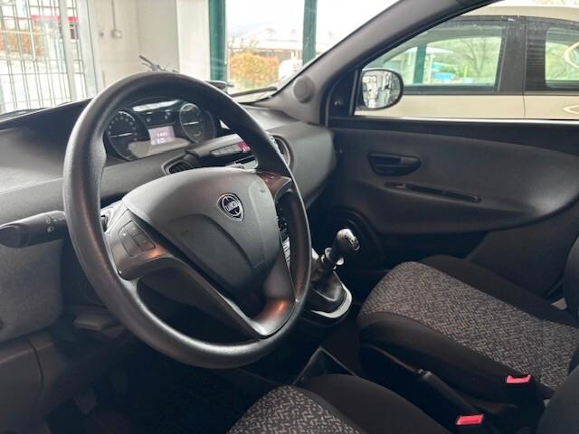 Lancia Ypsilon 1.0 FireFly 5 porte S&S Hybrid Ecochic Silver