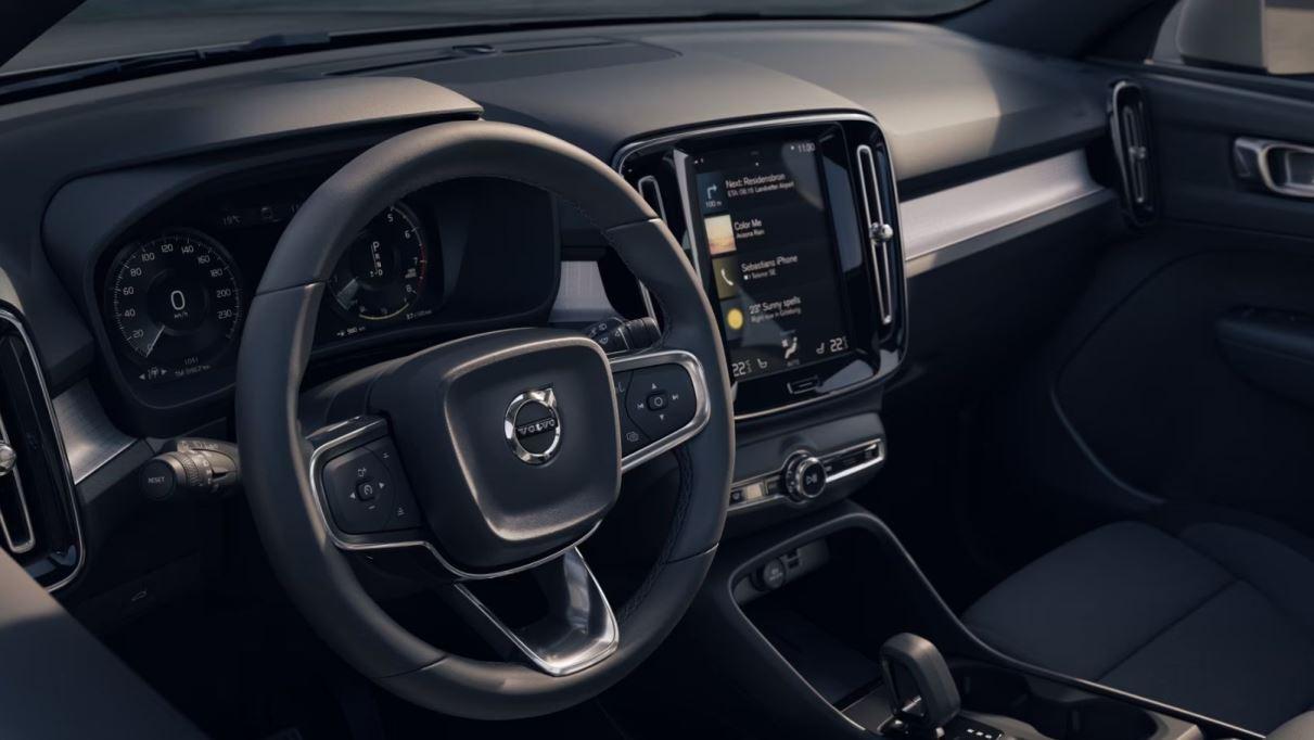 VOLVO Xc40 B3 Mild Hybrid Automatico Plus Dark