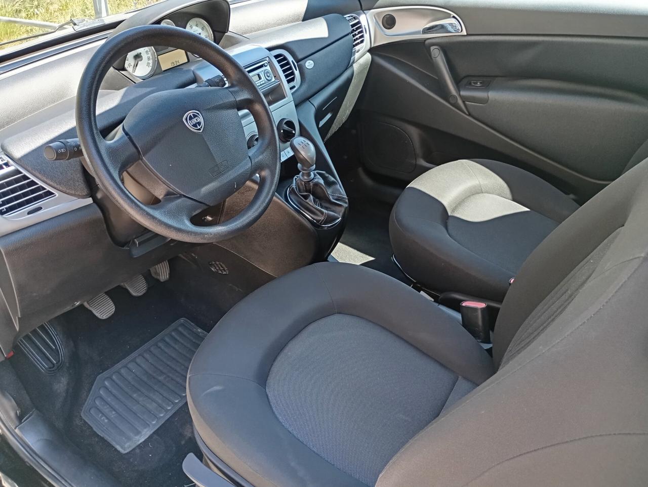 Lancia Ypsilon 1.2 69 CV Unyca
