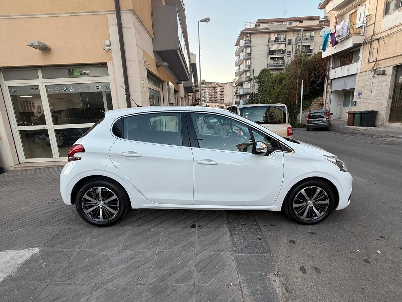 Peugeot 208 BlueHDi 75 5 porte Allure