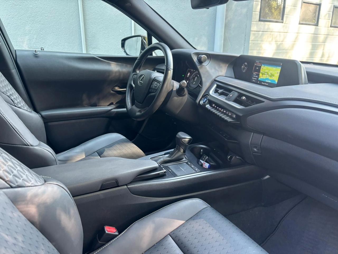 Lexus UX 2019 250h 2.0 Midnight 2wd cvt