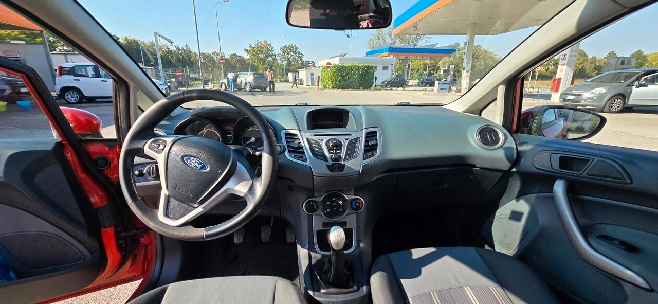 Ford Fiesta 1.2 82 CV 5 porte Titanium OK neo patentati