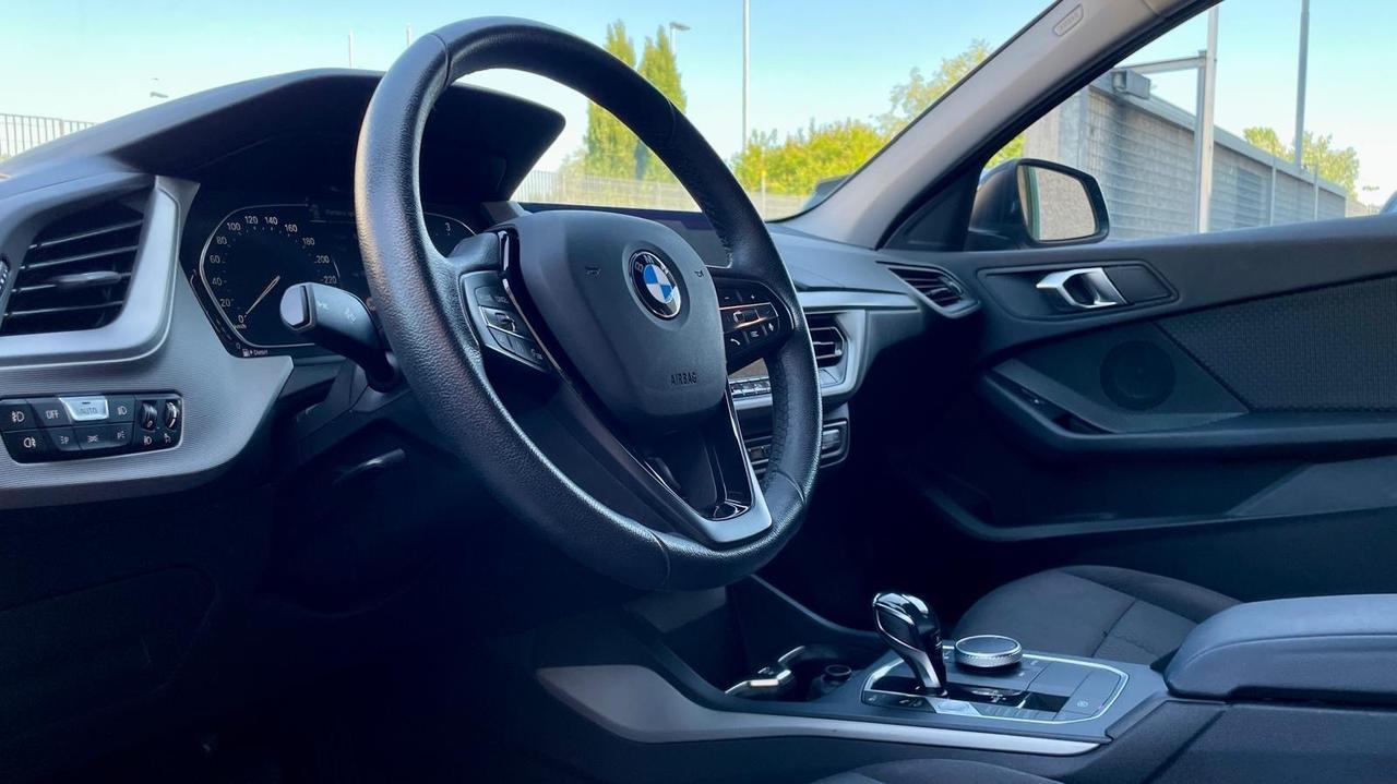Bmw 116 116d 5p. Advantage LED