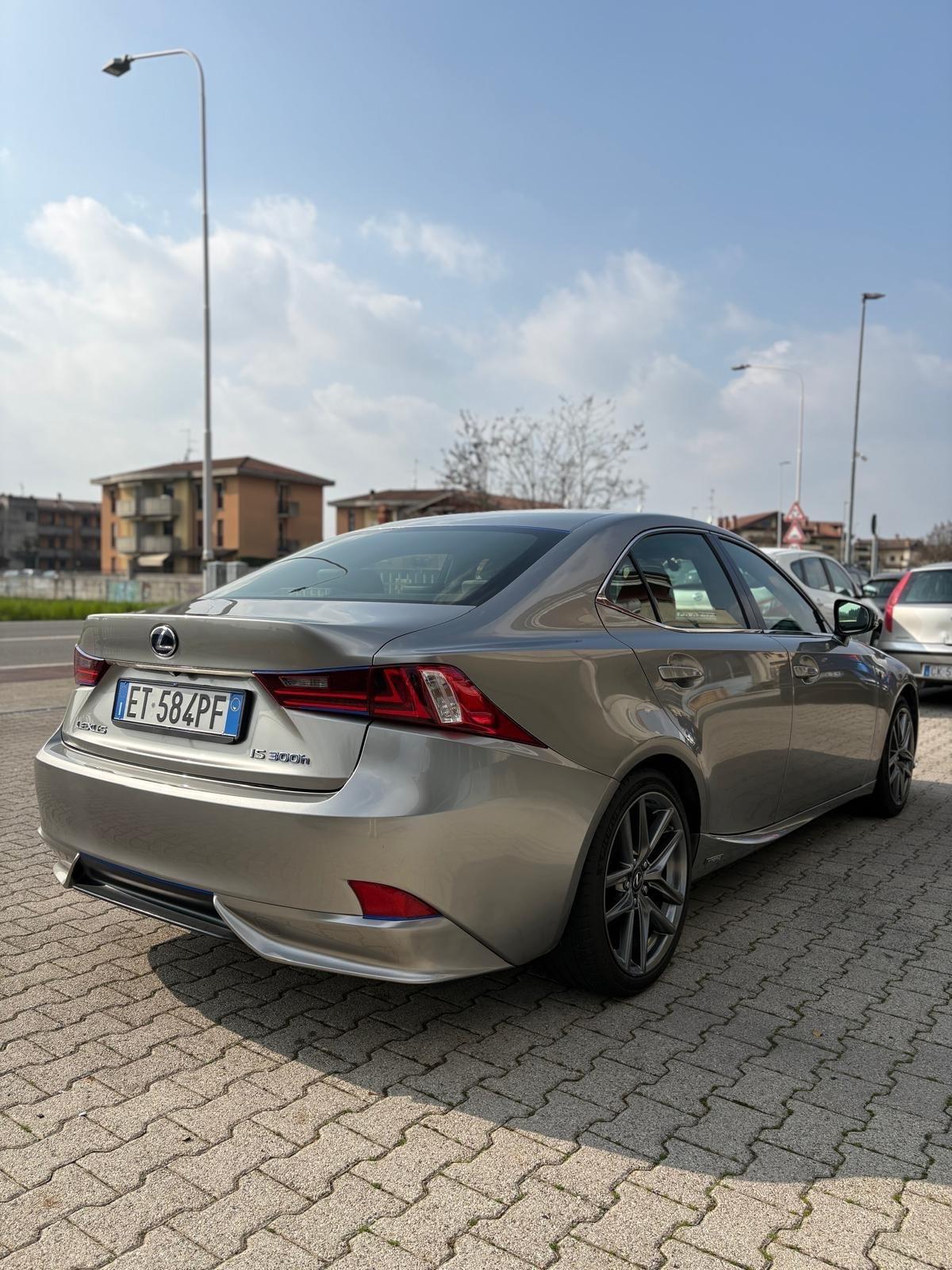Lexus IS Hybrid FSport