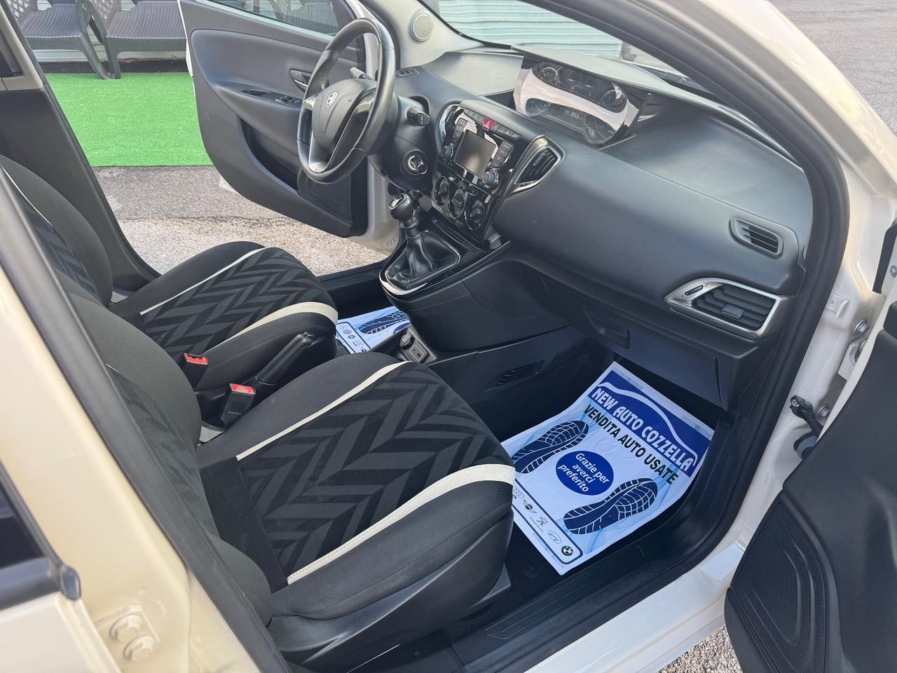 Lancia Ypsilon 1.2 69 CV 5 porte GPL Ecochic Silver