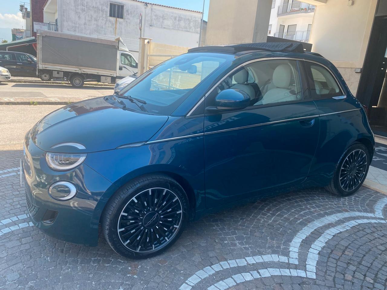 Fiat 500 La Prima Cabrio 42 kWh