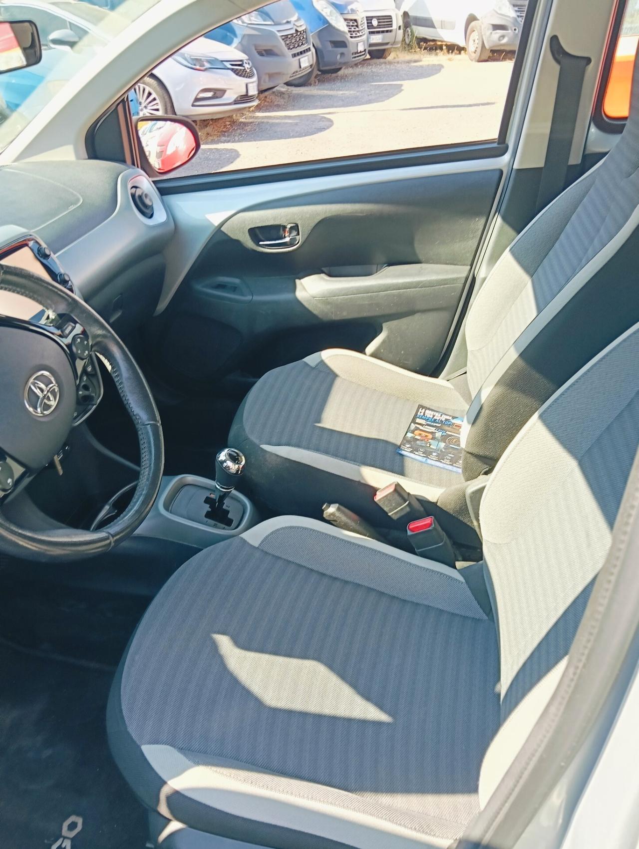 Toyota Aygo Connect 1.0 VVT-i 72 CV 5 porte x-cite MMT