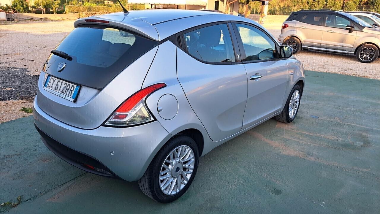 Lancia Ypsilon 1.2 69 CV 5 porte Gold