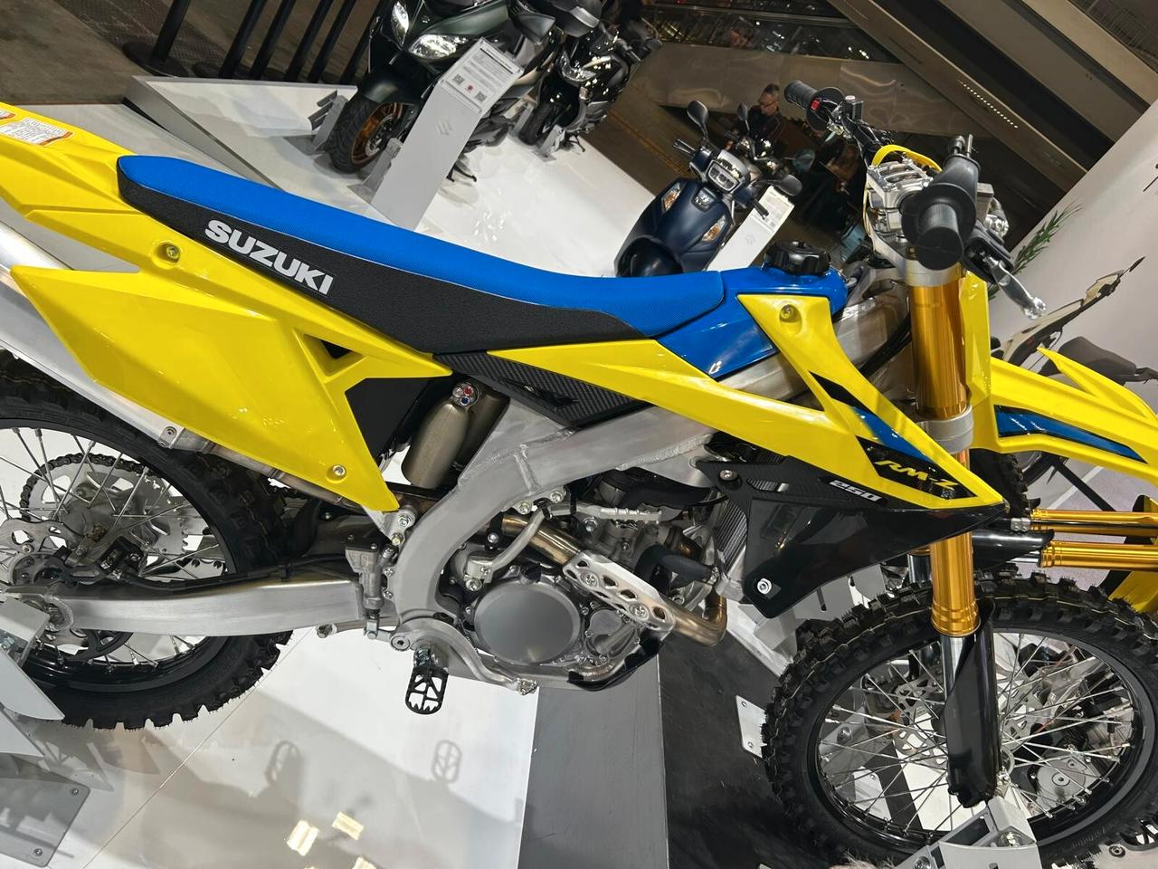 Suzuki Valenti RM-Z 450 cross PRONTA CONSEGNA RMZ RM 450 Z
