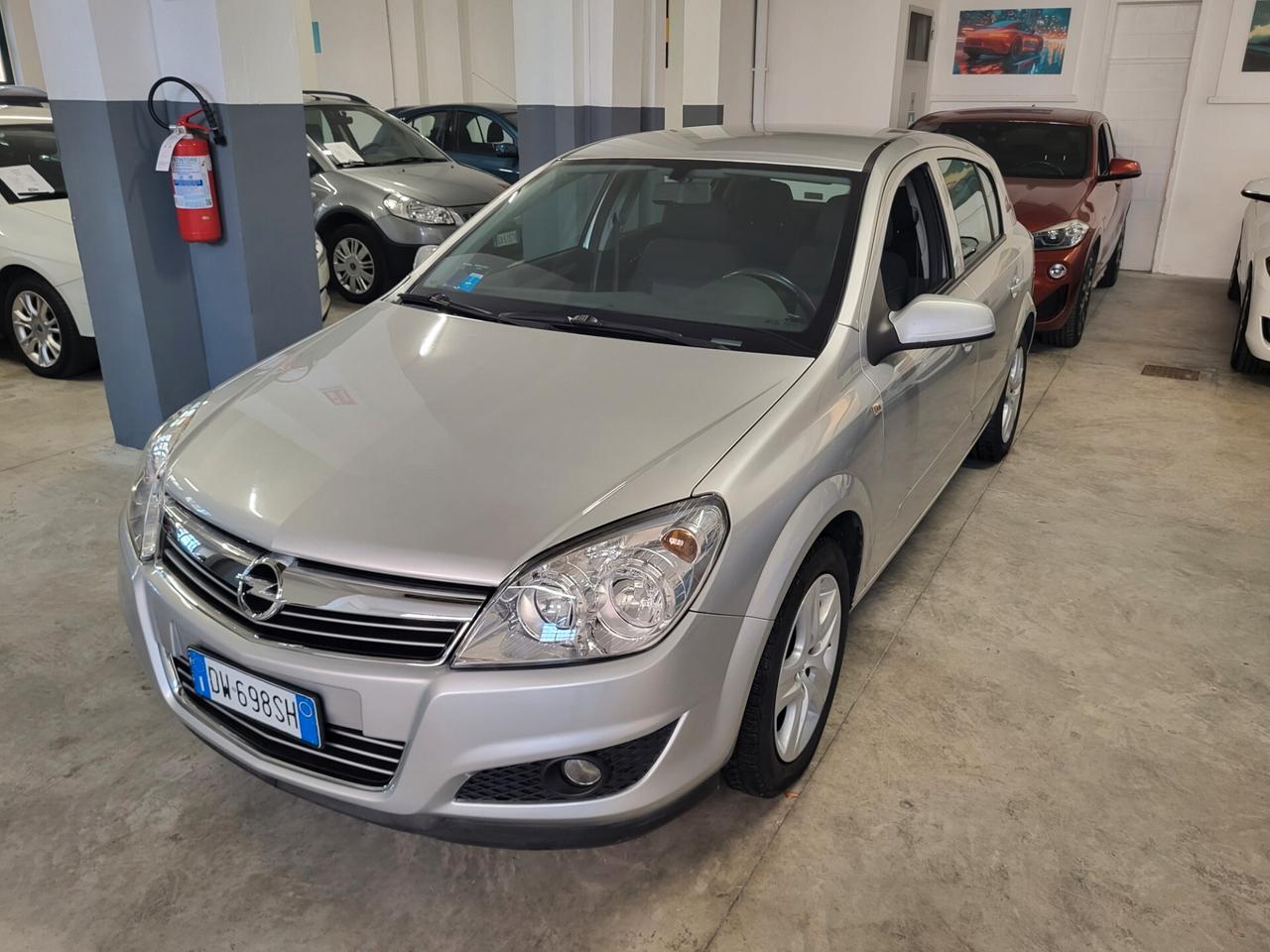 Opel Astra 1.6 16V VVT 5 porte Cosmo PREZZO REALE! TUTTI I TAGLIANDI! UNICO PROPRIETARIO!!