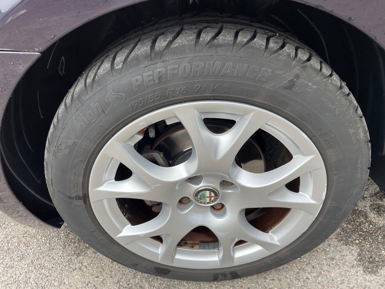 Alfa Romeo MiTo 1.4 78 CV 8V S&S Distinctive*Neo patentati *