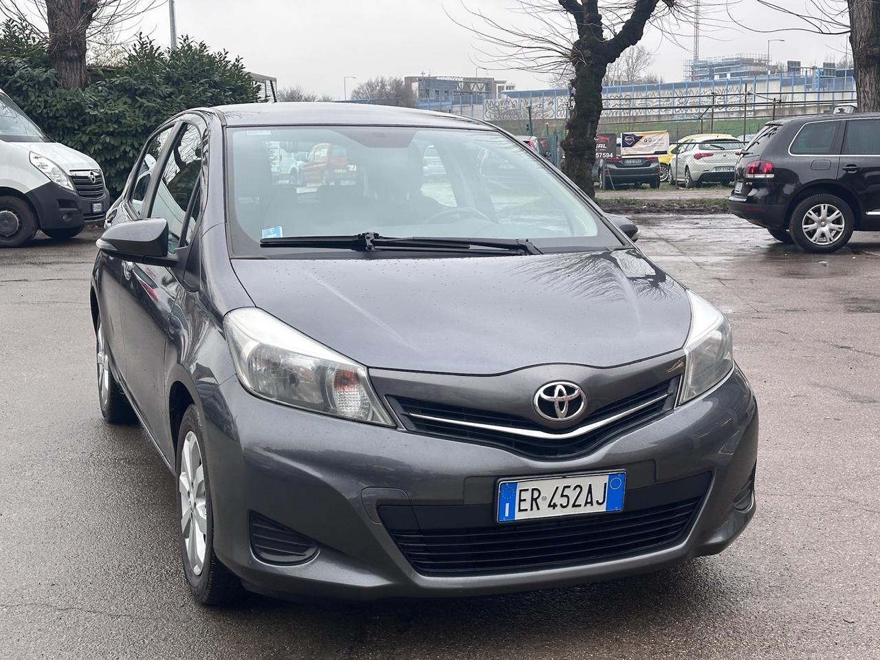 Toyota Yaris 1.0 5 porte Lounge Neopatentati
