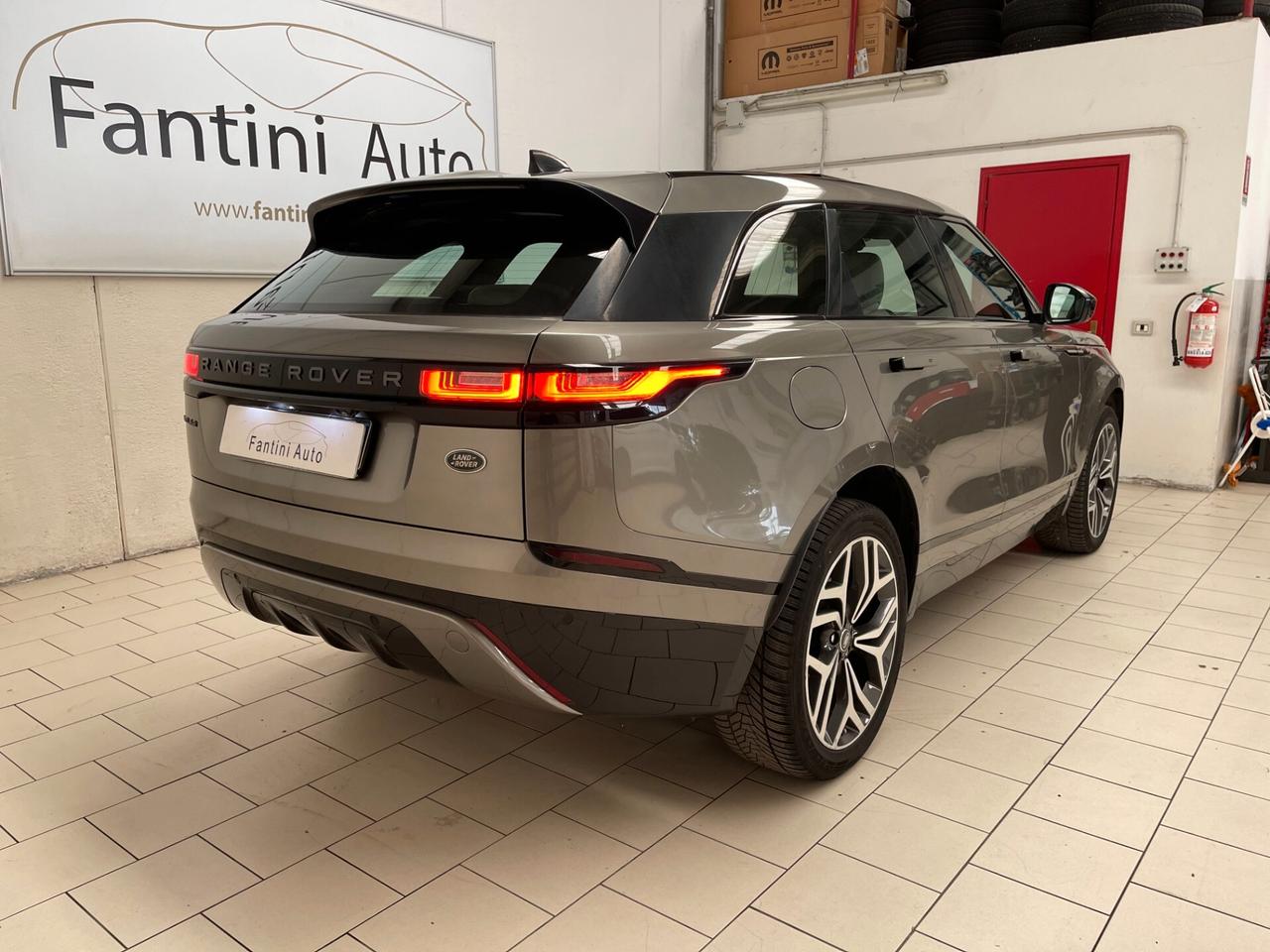 Land Rover Range Rover Velar R-Dynamic 2.0d 240cv c.auto-SOLO PER COMMERCIANTI-LEGGI SOTTO