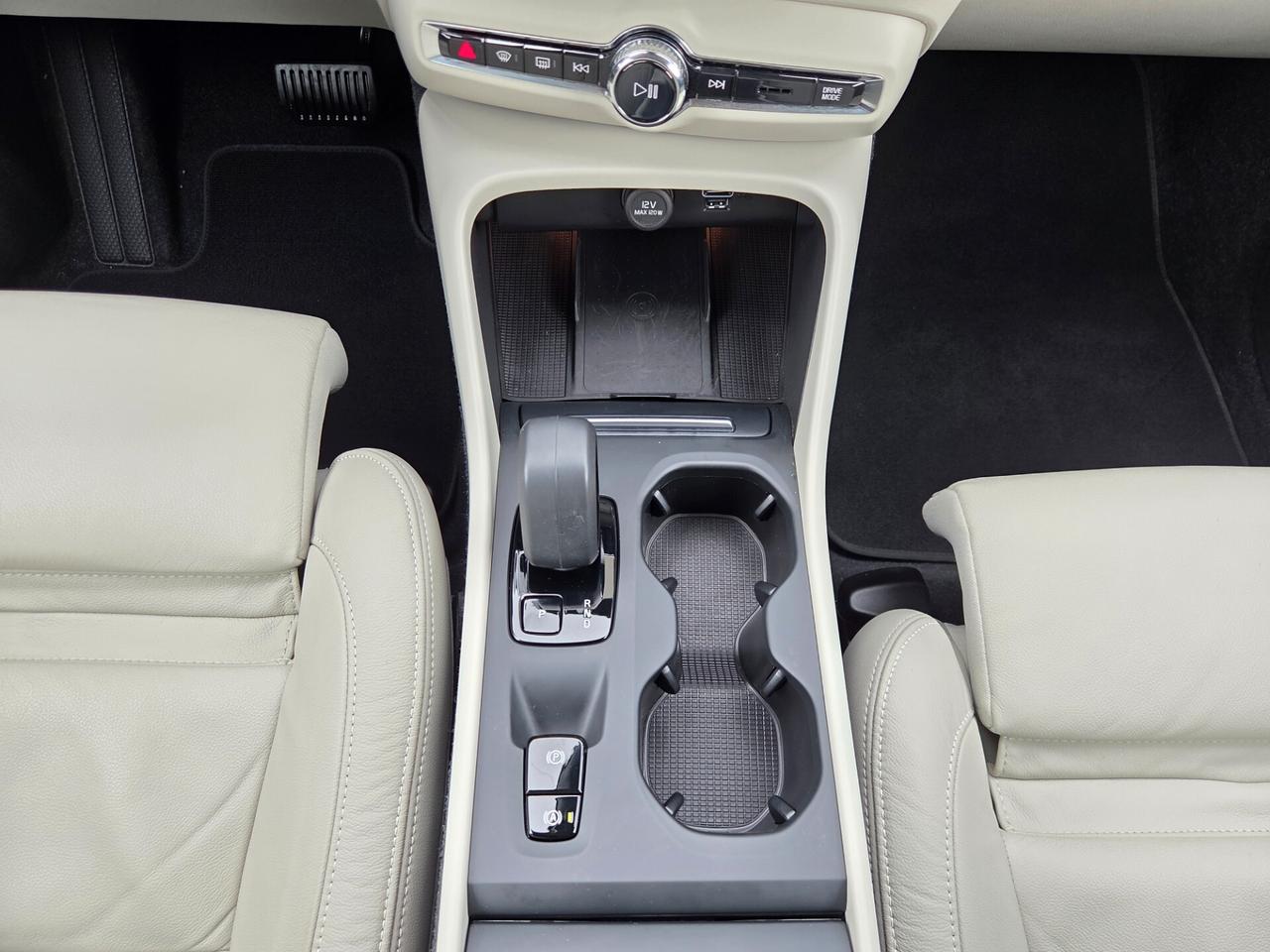 Volvo XC40 T2 automatico Core 129cv