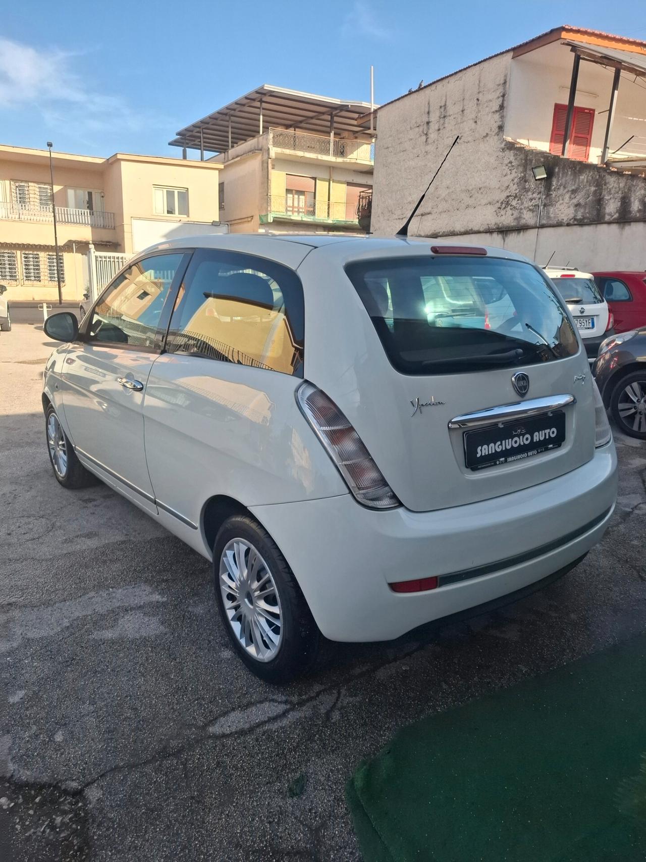 Lancia Ypsilon 1.3 MJT 75 CV Diva