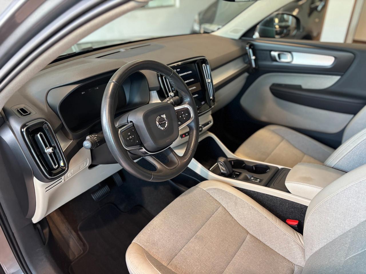 Volvo XC40 2.0 t4 Momentum awd geartronic*UNICOPRO*