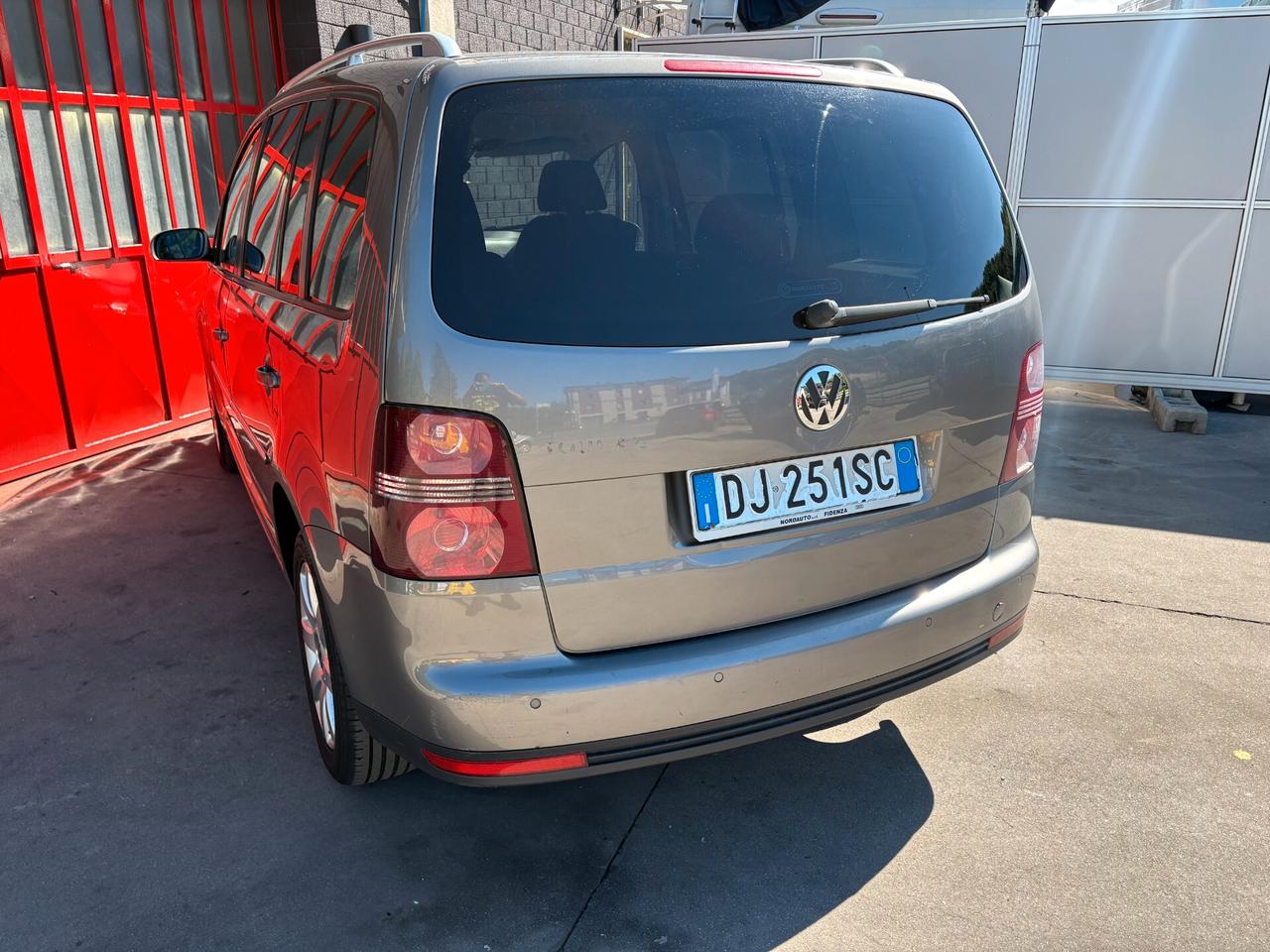 Volkswagen Touran 2.0 TDI DPF DSG Highline 7 POSTI