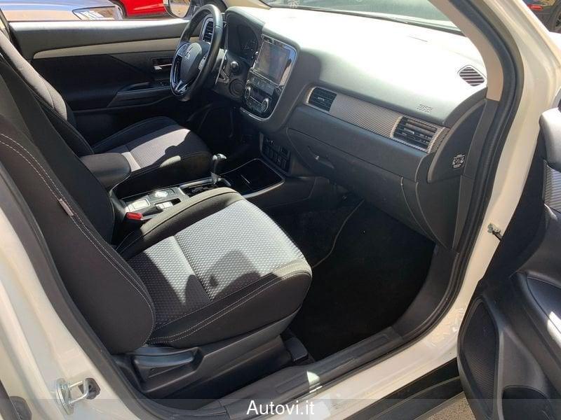 Mitsubishi Outlander 2.2 DI-D 4WD Instyle Plus SDA 7p.