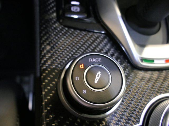 ALFA ROMEO Stelvio 2.9 Bi-Turbo V6 510 CV QV CARBO-AKRAPOVIC
