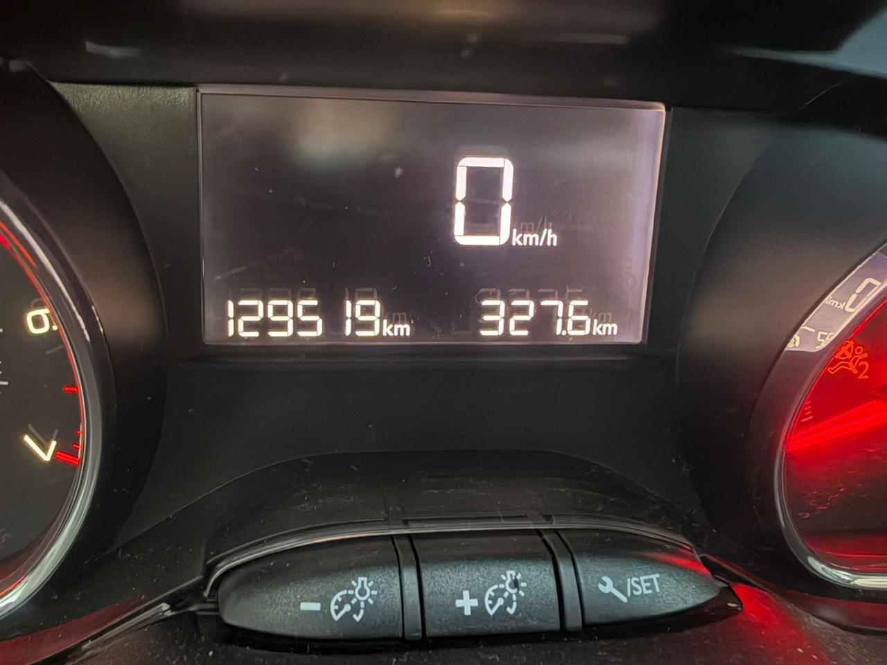 Peugeot 208 1.2 benzina INCIDENTATA